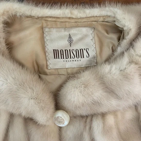 Vintage Madison’s Store Cream Cape Luxurious Faux Fur - Picture 4 of 10